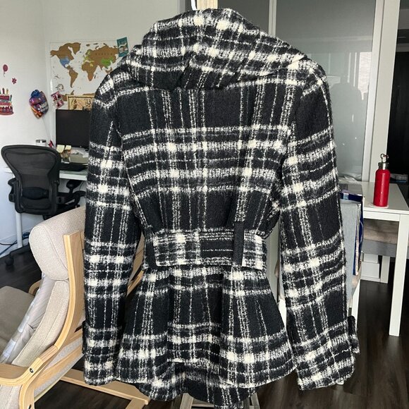 Black and White Zara Coat with belt and high collar. - Picture 2 of 10